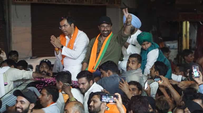 Sunny Deol's roadshow in West Delhi evokes massive response Sunny Deol's roadshow in West Delhi evokes massive response