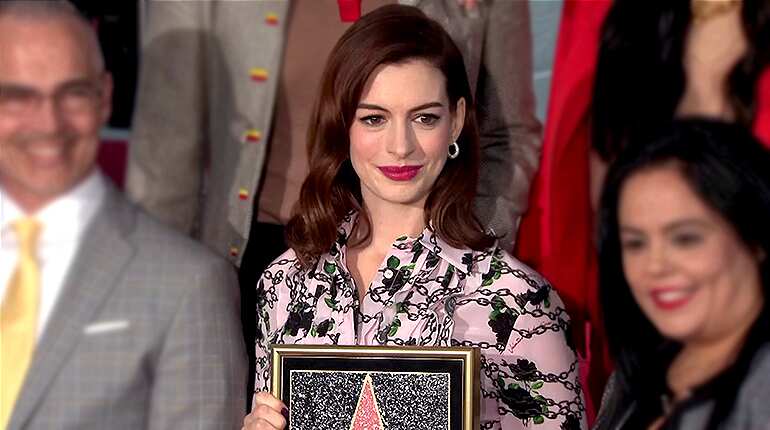 Anne Hathaway remembers Jonathan Demme at Walk of Fame ceremony
