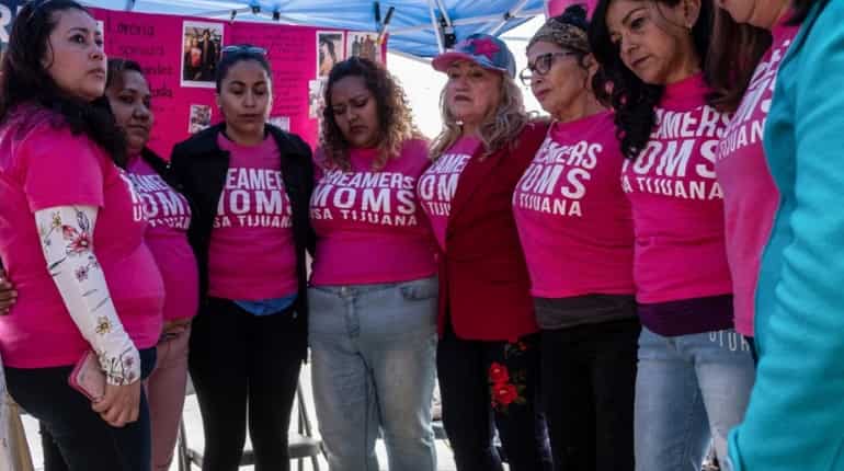 Mexicans march for their missing children on Mother's Day Mexicans march for their missing children on Mother's Day