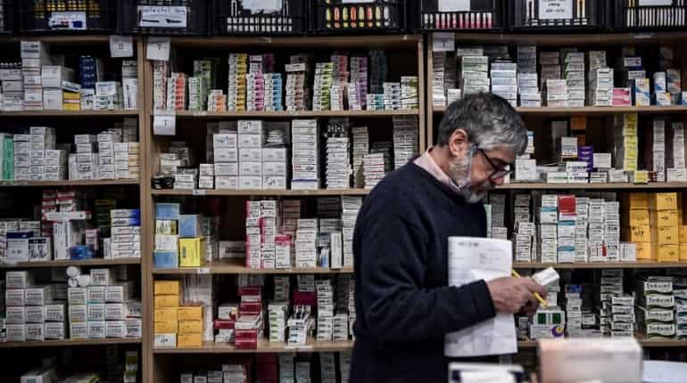 Crisis-hit Greeks foot steep bills for health and education Crisis-hit Greeks foot steep bills for health and education