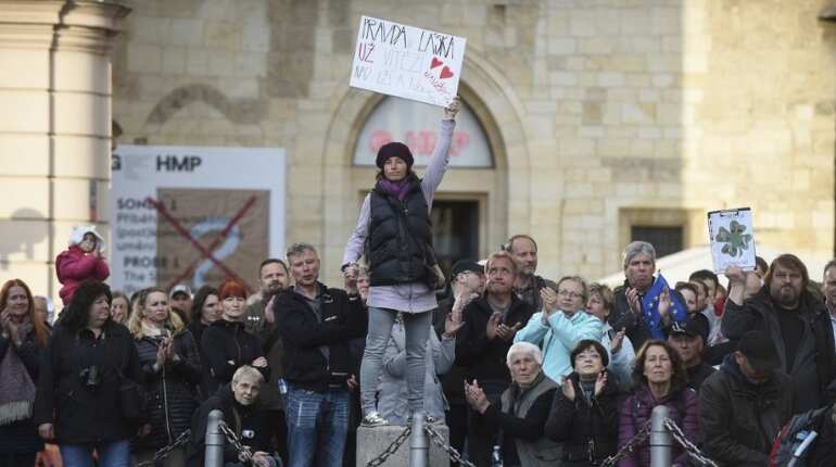 Fresh rally against Czech government draws thousands