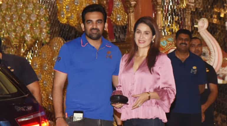Zaheer Khan poses with wife