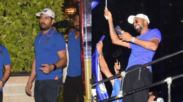 Yuvraj Singh and Hardik Pandya celebrate with team