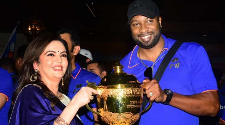 Kieron Pollard lifts the trophy with Nita Ambani