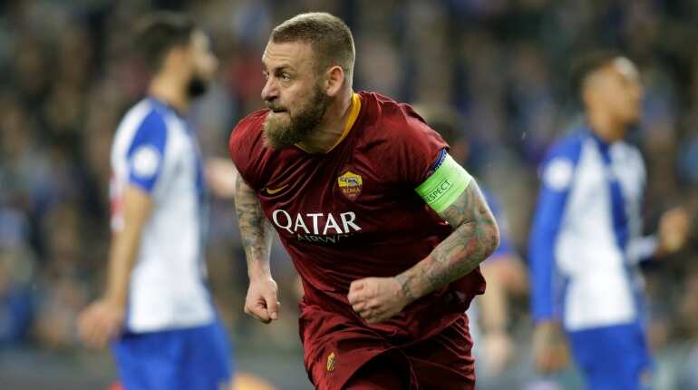 Italy coach De Rossi in hospital after testing positive for COVID-19