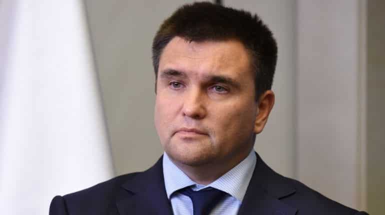 Ukraine foreign Minister quits as Zelensky set to take office