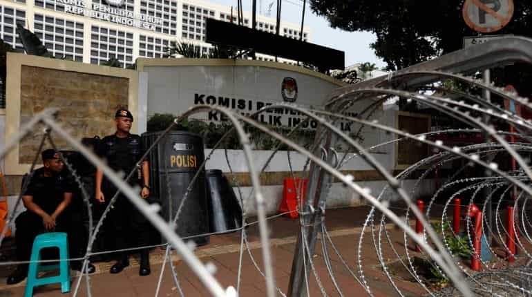 Indonesia steps up security ahead of presidential election result Indonesia steps up security ahead of presidential election result
