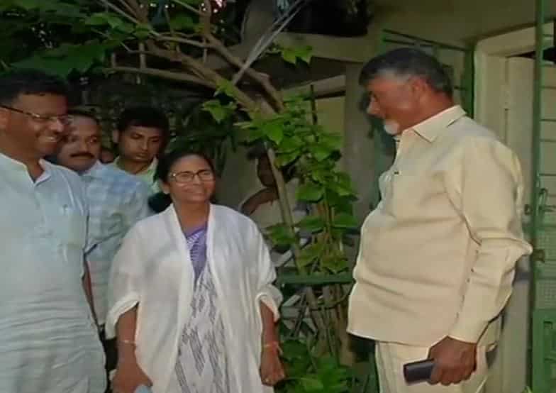 Chandrababu Naidu calls on Mamata Banerjee, discusses formation of non-BJP government