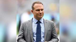 Former Australian cricketer Michael Slater kicked off plane