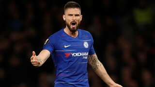 Giroud scores four as Chelsea thrash Sevilla to top group