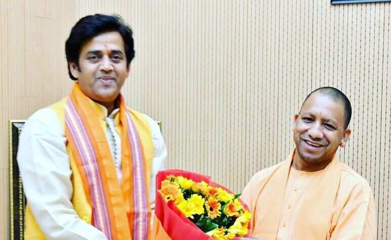 Ravi Kishan meets Yogi Adityanath after winning Gorakhpur Lok Sabha seat