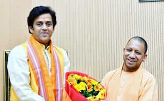 Ravi Kishan meets Yogi Adityanath after winning Gorakhpur Lok Sabha seat