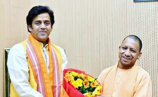 Ravi Kishan meets Yogi Adityanath after winning Gorakhpur Lok Sabha seat