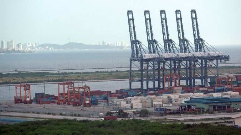 Fire and blast at Thai port injures 25 Fire and blast at Thai port injures 25