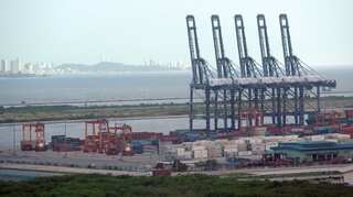 Fire and blast at Thai port injures 25