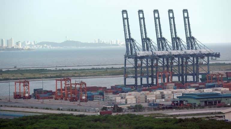 Fire and blast at Thai port injures 25