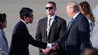 Trump arrives for sumo summit with Abe