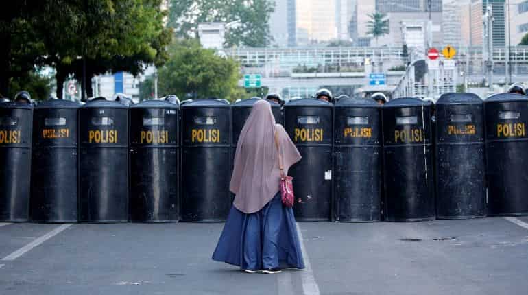 Indonesia lifts social media curbs targeting hoaxes during recent unrest Indonesia lifts social media curbs targeting hoaxes during recent unrest