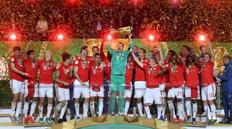 Robert Lewandowski strikes twice as Bayern seal German double Robert Lewandowski strikes twice as Bayern seal German double