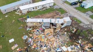 Record heat hits US Southeast, threat of flooding remains in Central states
