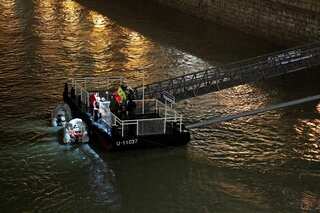 Seven South Koreans dead, 19 missing after boat sinks in Budapest
