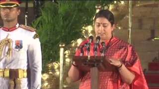 Smriti Irani becomes part of Team Modi 2.0, takes oath as minister