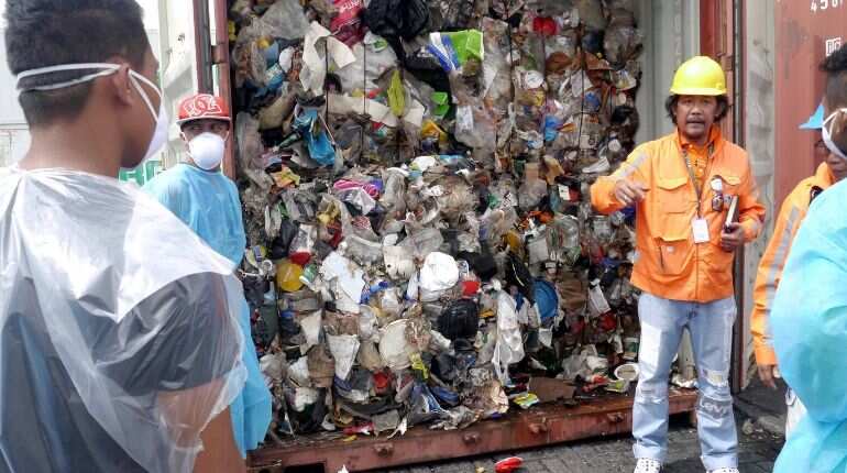 Philippines sends trash back to Canada after Duterte escalates row