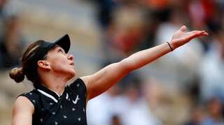 French Open: Simona Halep ruthlessly races past Tsurenko to move into fourth round