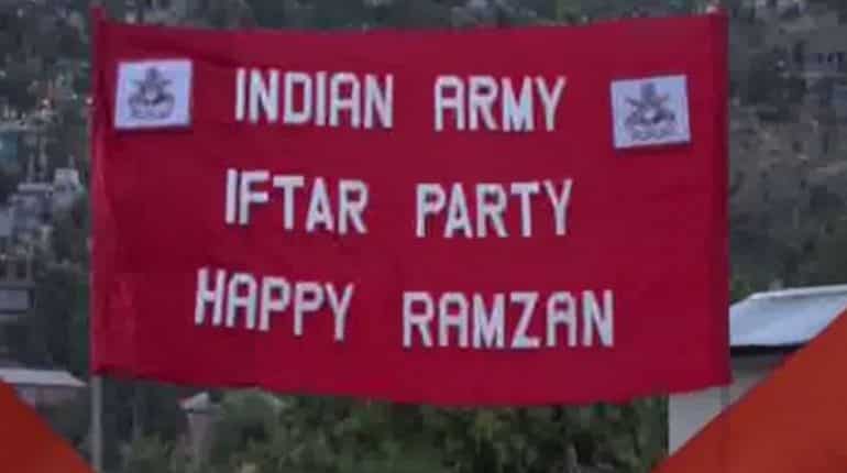 Jammu and Kashmir: Indian army hosts Iftar party to mark Ramazan celebration Jammu and Kashmir: Indian army hosts Iftar party to mark Ramazan celebration
