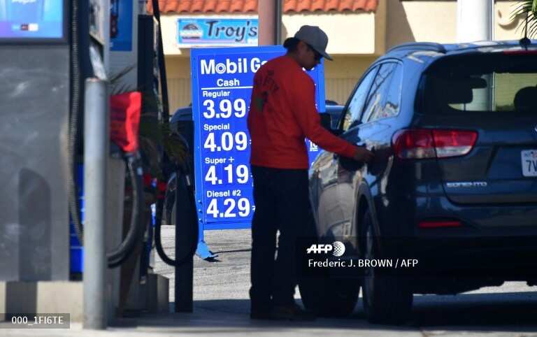 Oil prices extend drops as trade wars fan fears in financial markets