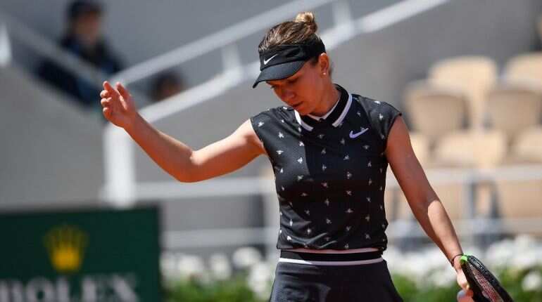 French Open: Defending champion Simona Halep's run ended by teenager Anisimova French Open: Defending champion Simona Halep's run ended by teenager Anisimova
