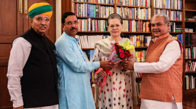Government reaches out to Sonia Gandhi ahead of Parliament session Government reaches out to Sonia Gandhi ahead of Parliament session