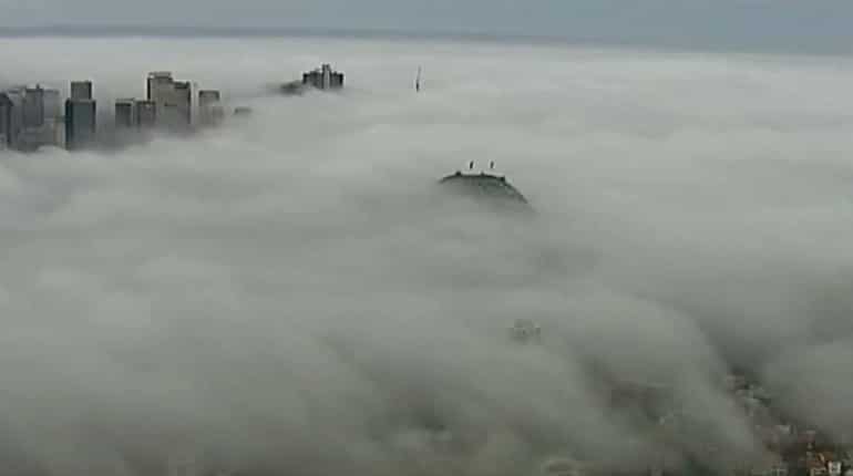 Fog blankets Sydney, causes flight delays