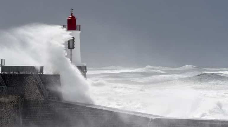 France clears up after storm Miguel kills three France clears up after storm Miguel kills three