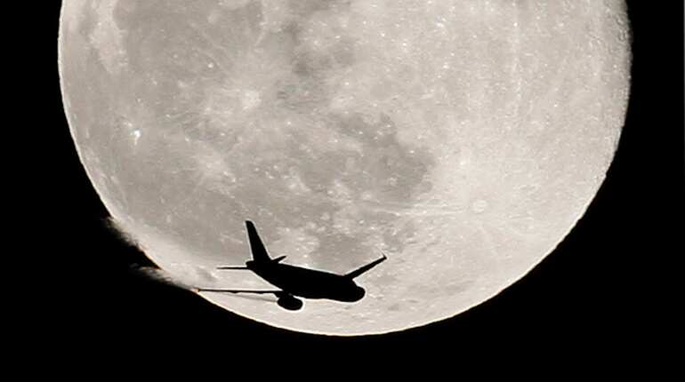 Pressure mounts on aviation industry over climate change