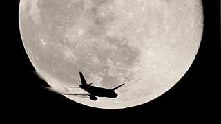 Pressure mounts on aviation industry over climate change