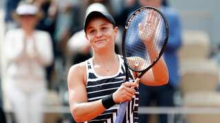 Ashleigh Barty eases past 'inspirational' Venus Williams into Birmingham Classic semi-final
