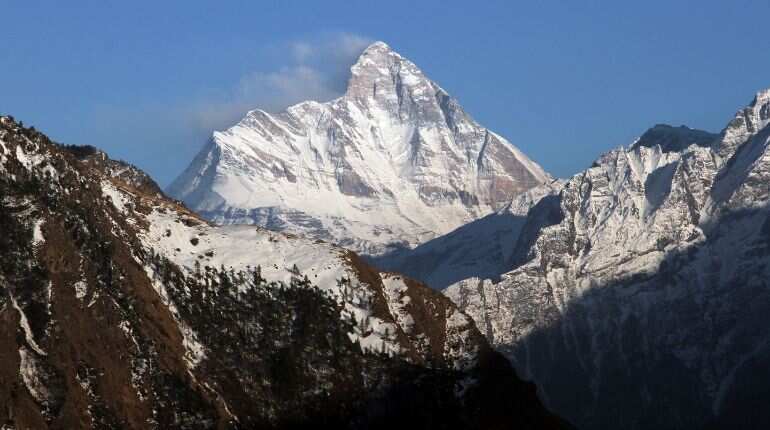 Indian team treks to find missing climbers on Himalayan slope