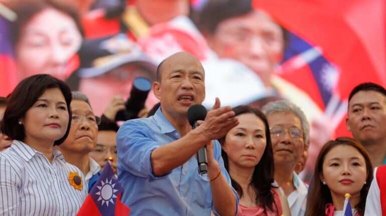 Populist China-friendly mayor to run for Taiwan president Populist China-friendly mayor to run for Taiwan president