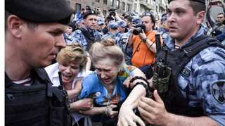 Russian police detain more than 400 at protest over journalist