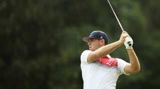 US Open: Gary Woodland takes lead over Justin Rose, Tiger Woods fumes