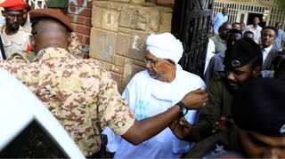 Sudan says to 'hand over' Bashir for international war crimes trial