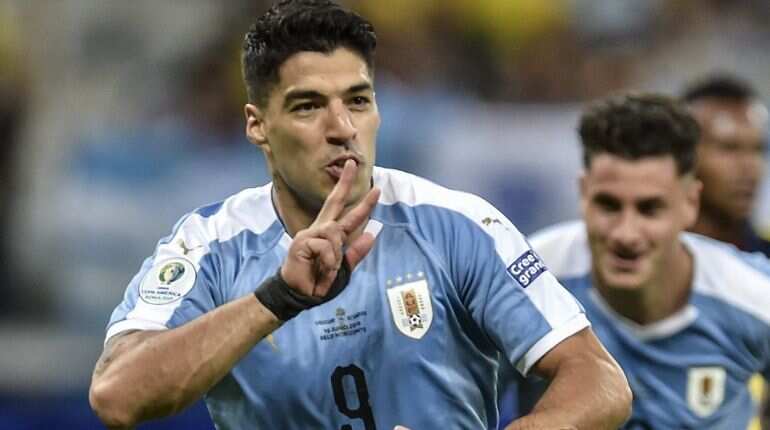 Luis Suarez to miss Uruguay World Cup qualifiers with knee issue