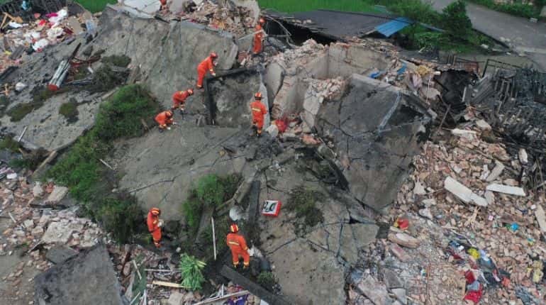 Twelve killed, over 100 injured in China earthquake 