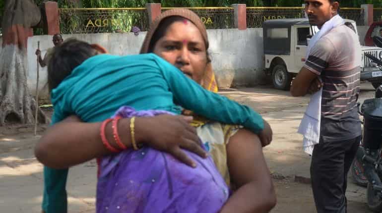 Bihar Encephalitis deaths: Odisha government orders laboratory test of litchi Bihar Encephalitis deaths: Odisha government orders laboratory test of litchi