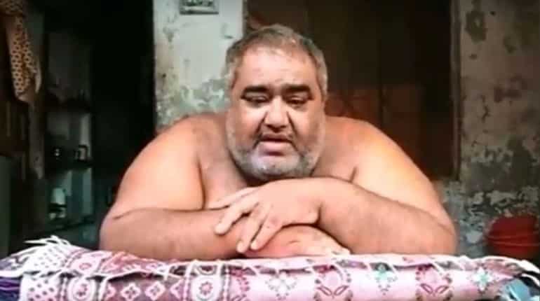 Pakistan's 'heaviest man' moved to hospital via military helicopter Pakistan's 'heaviest man' moved to hospital via military helicopter