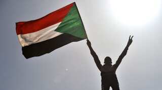 Shrugging off economic woes, Sudanese share Ramzan meal