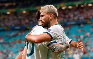 Argentina beat Qatar 2-0 to qualify for Copa America last eight