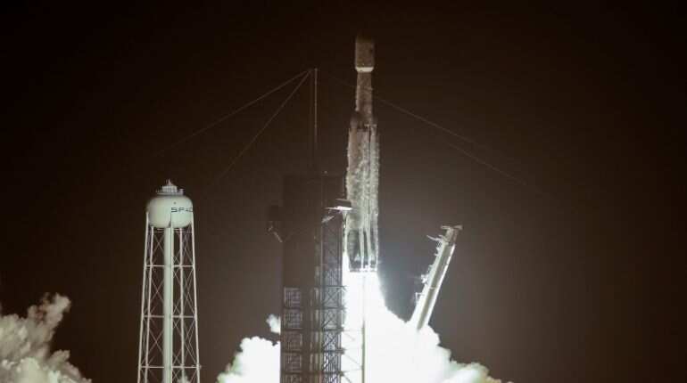 SpaceX launches Falcon Heavy rocket with 24 satellites SpaceX launches Falcon Heavy rocket with 24 satellites