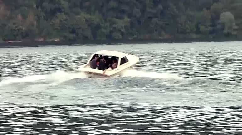 George Clooney and Barack Obama leave Clooney home on Lake Como by boat